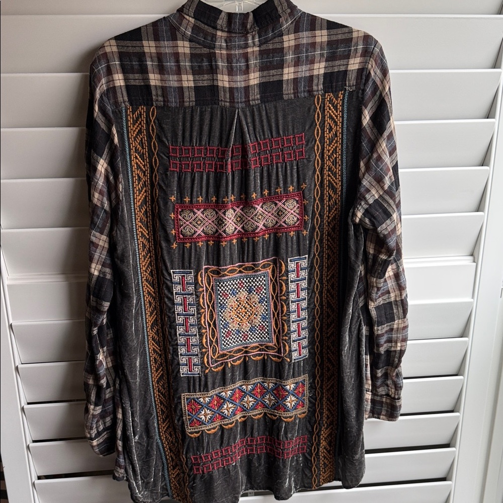Johnny Was 3 J workshop beautiful Velvet back shirt